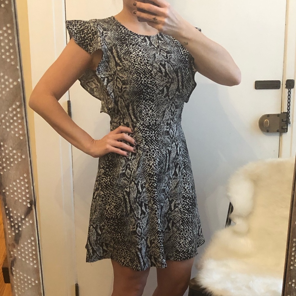 *ONCE WORN Women’s Short Sleeve Ruffle Dress
